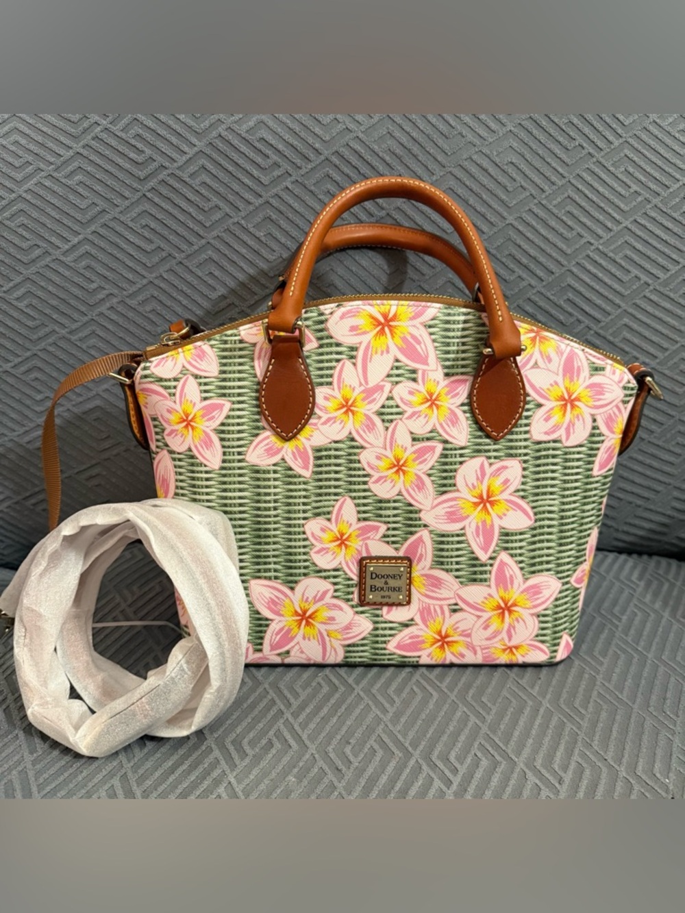 Brand New Dooney& Bourke Genna Stachel White Floral Bag